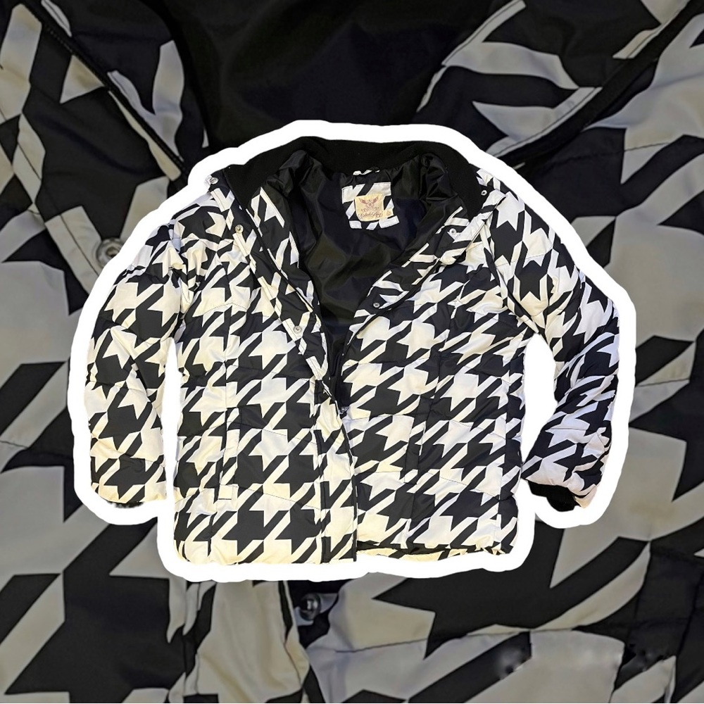 Retro vintage Faded Glory Black and White patterned puffy lined coat